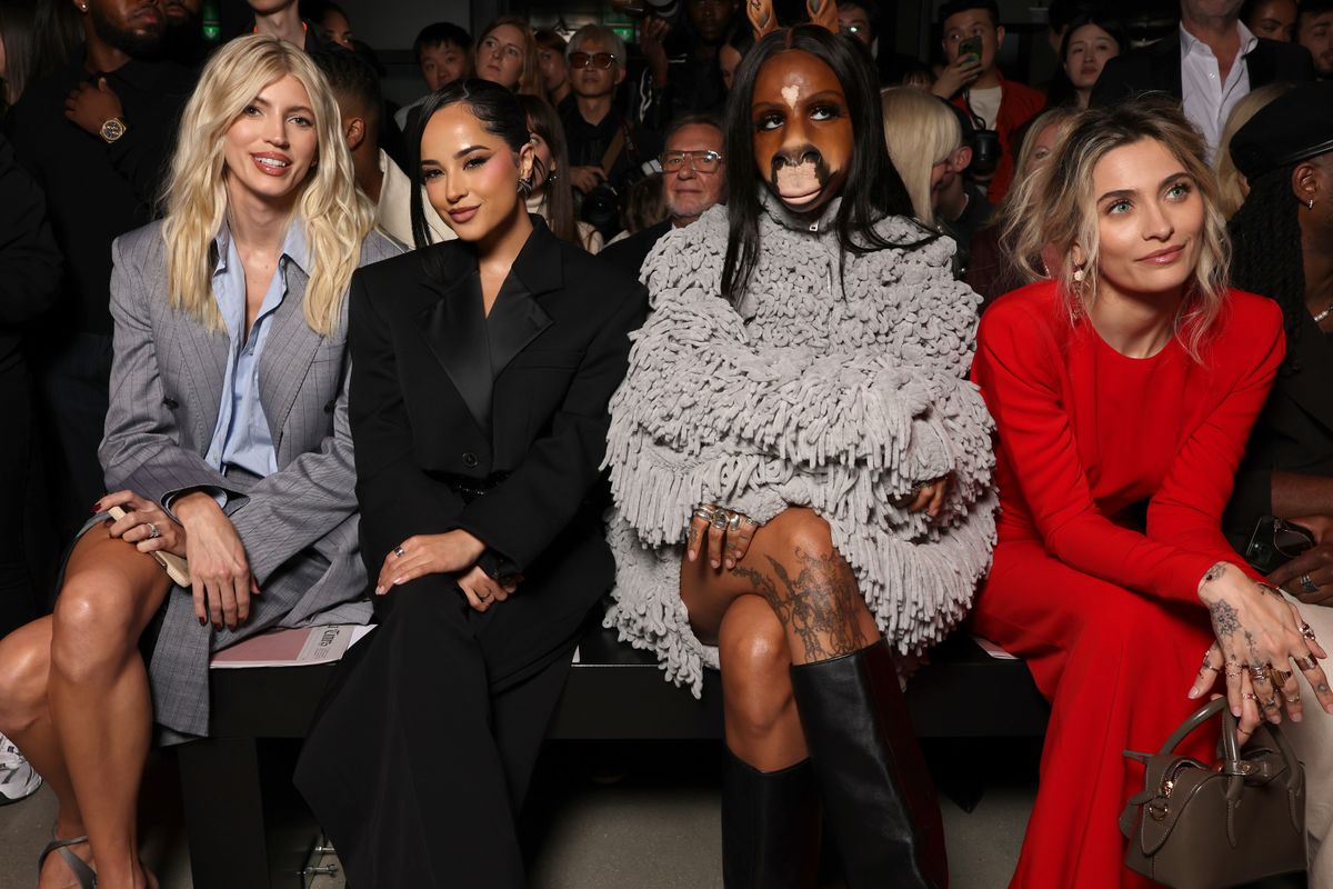 PARIS, FRANCE - SEPTEMBER 30: (EDITORIAL USE ONLY - For Non-Editorial use please seek approval from Fashion House) (L-R) Devon Windsor, Becky G, HorsegiirL and Paris Jackson attend the Stella McCartney Womenswear Spring/Summer 2026 show as part of Paris Fashion Week on September 30, 2025 in Paris, France. (Photo by Pascal Le Segretain/Getty Images) 