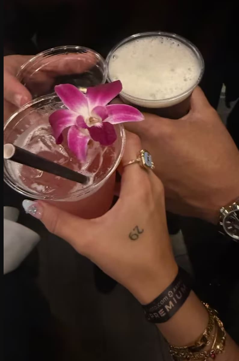 She wore a Premium access wristband and stood among members of the artist’s inner circle, signaling that her presence was neither accidental nor distant.