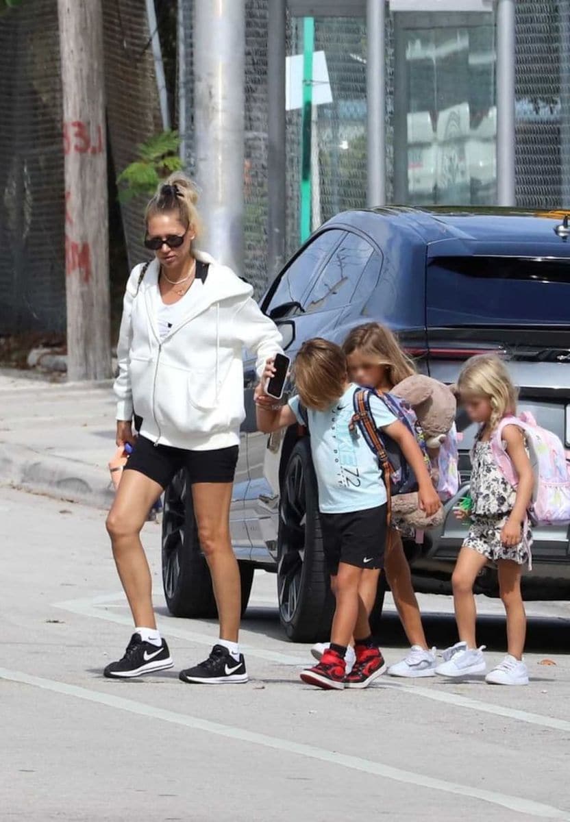 Tennis star Anna Kournikova was spotted taking her children to school in Miami.