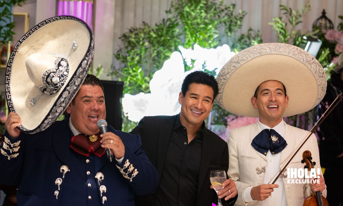 A mariachi serenade added a joyful and traditional touch to the night’s festivities, filling the room with music and smiles.