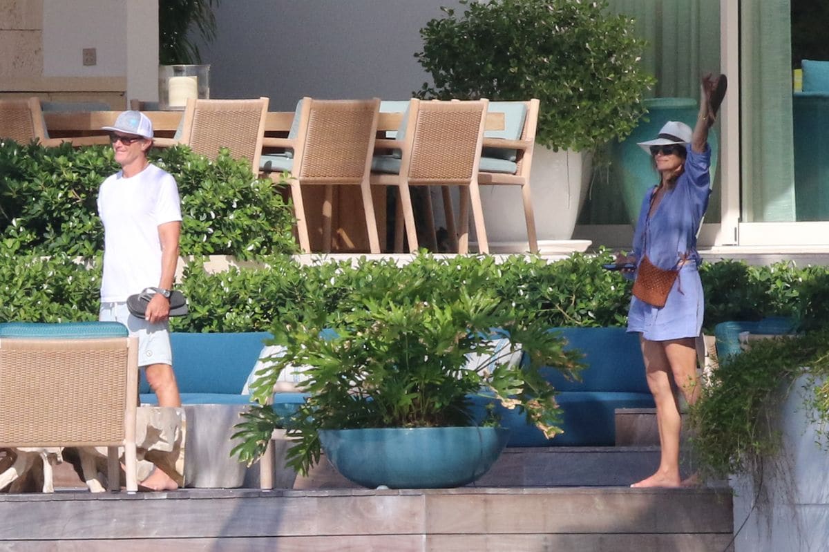 Cindy Crawford and Rande Gerber were seen greeting the Beckhams with warm smiles and hugs as they arrived. 