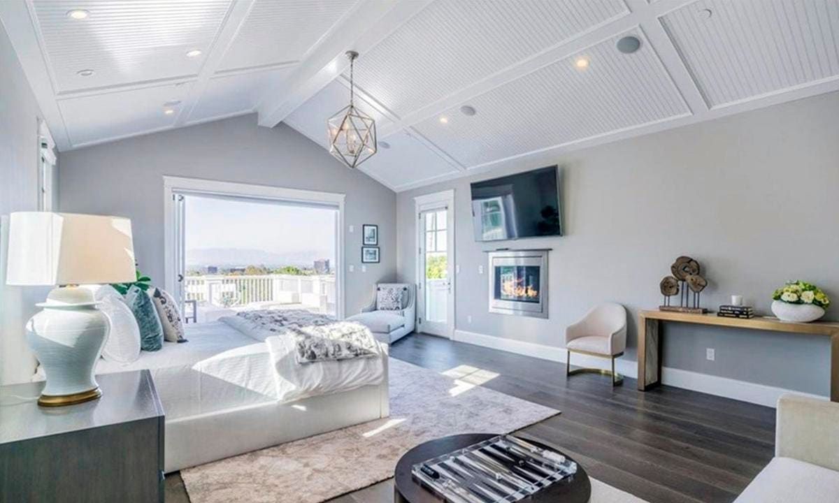 Nick Lachey's bedroom
