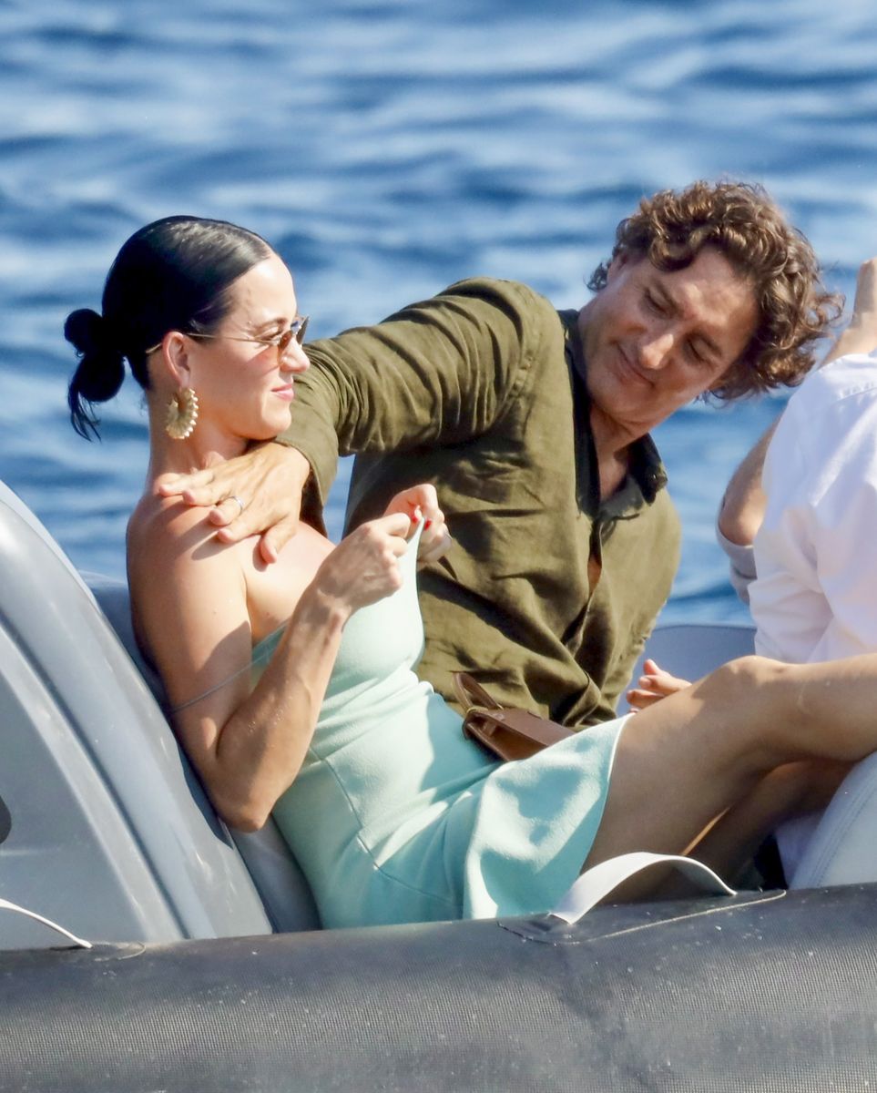 Justin Trudeau applies sunscreen to Katy Perry’s chest during South of France yacht day