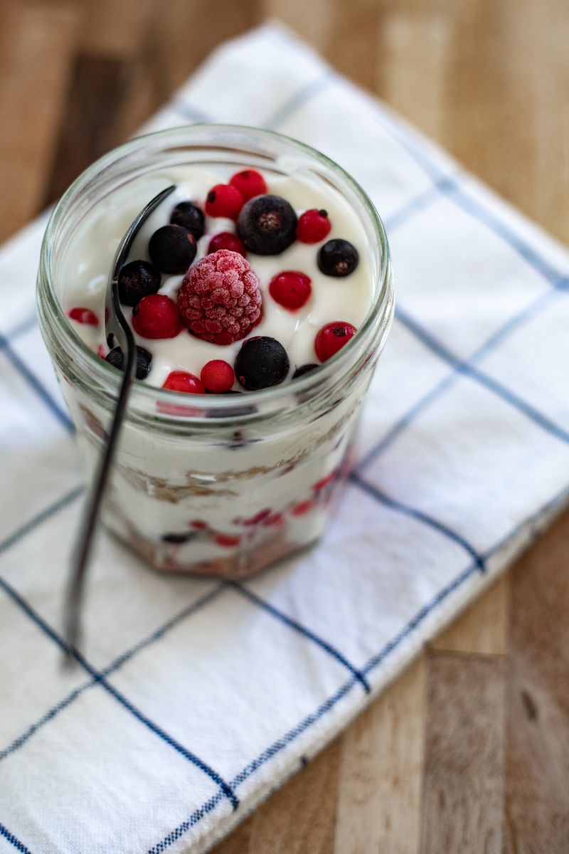 Dessert with vegan yoghurt, digestive biscuits and berries