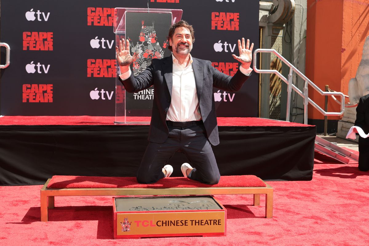 The Spanish actor makes history and pays an emotional tribute to his mother, Pilar Bardem, during a ceremony attended by his children but not his wife, Penélope Cruz.
