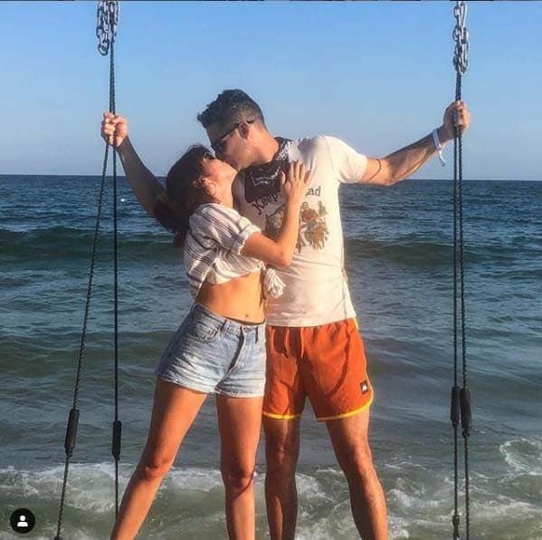 sarah hyland wells adams kiss