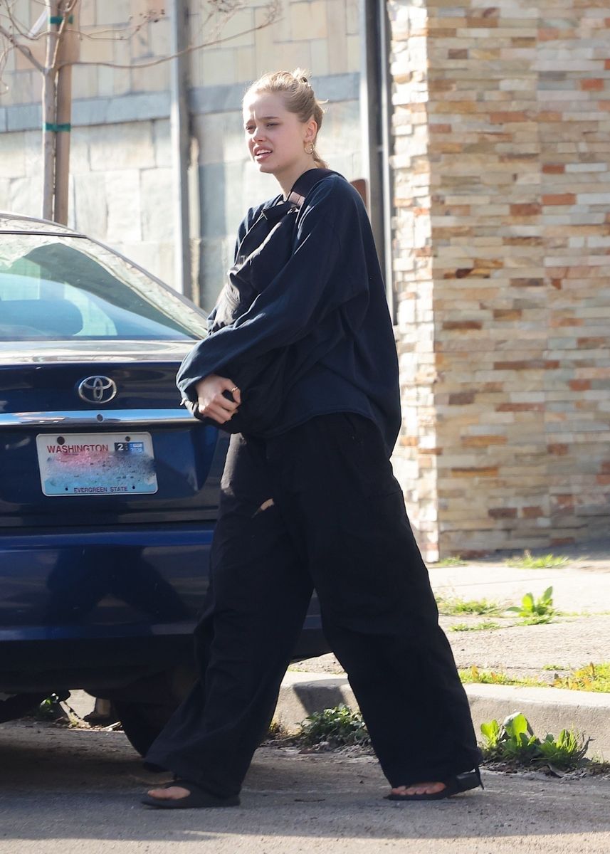 Shiloh was photographed going to her dance class