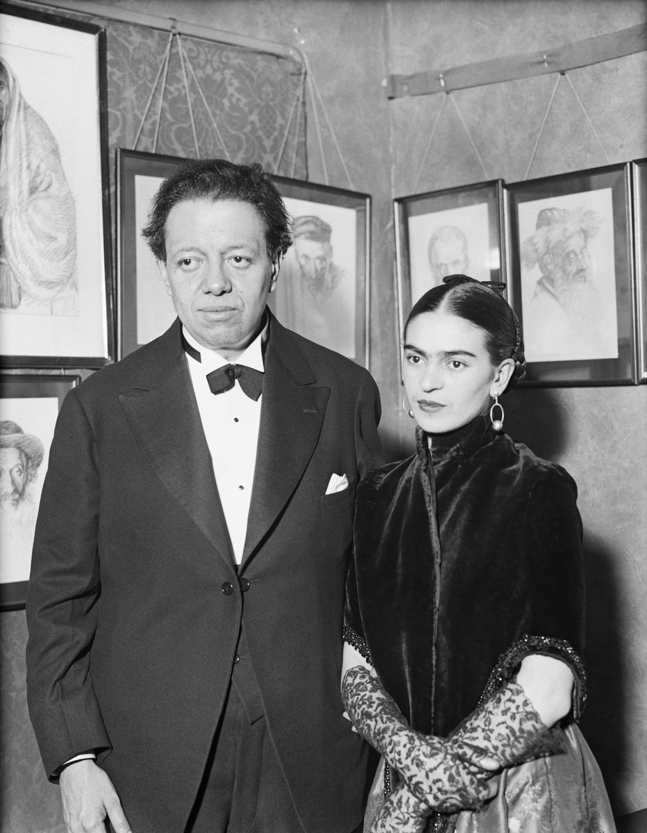 Artists Diego Rivera and Frida Kahlo visit an art gallery exhibition of Jewish portraits by Lionel Reiss in New York.