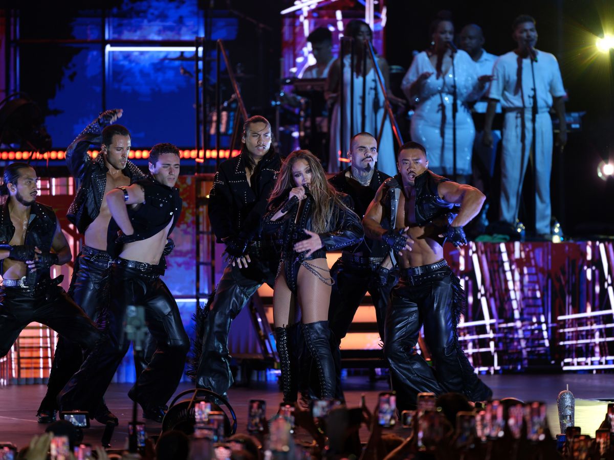 JLo rocks a high-cut leather bodysuit with chain details, a bold nod to Cher’s iconic 'Love Hurts' tour style.