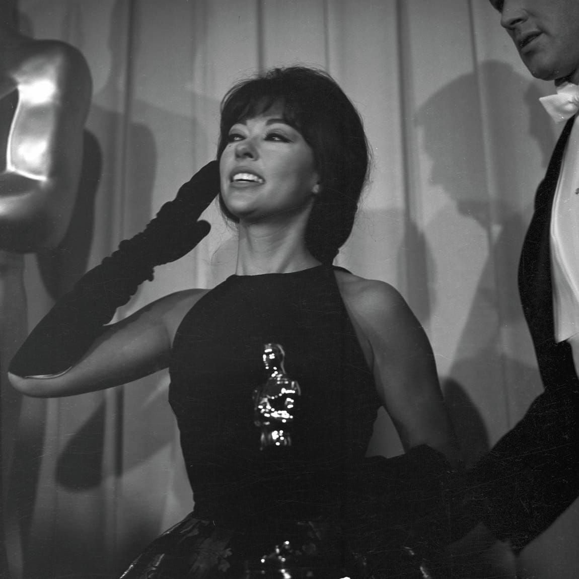 Rita Moreno makes history at Oscars
