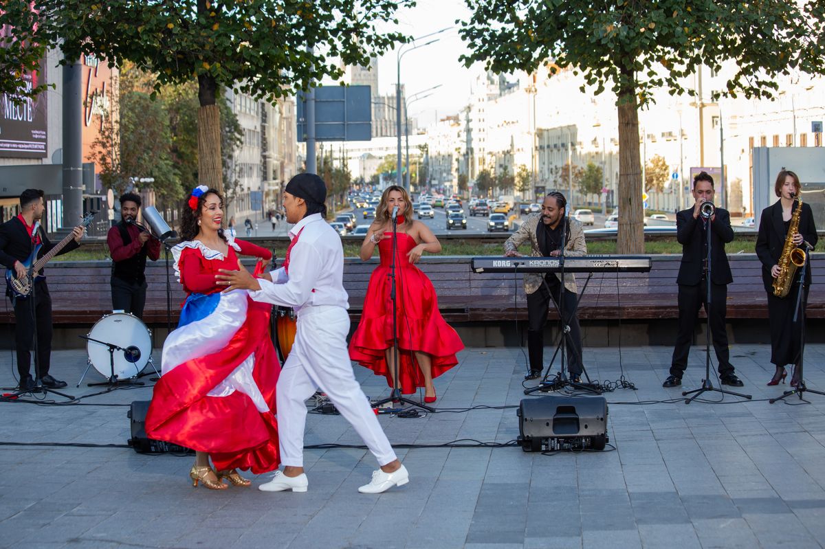 EL DOMI celebrated its second anniversary with a Moscow concert featuring bachata, merengue and mambo.