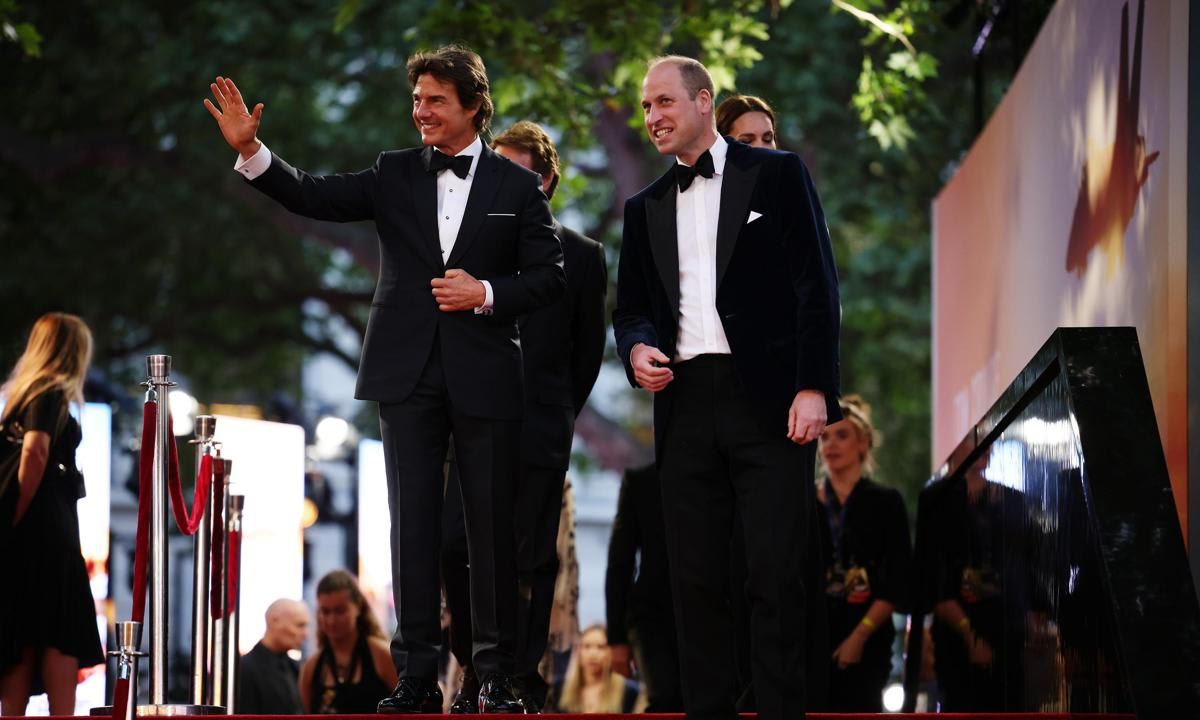  The actor and the Duke looked dapper in suits and bow ties. 