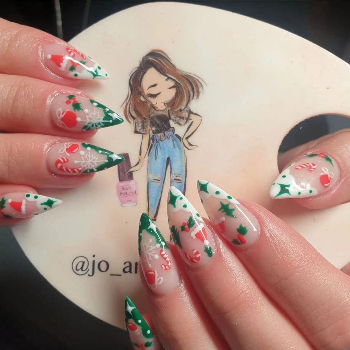 Christmas-inspired nail art you might wish you could wear the whole year