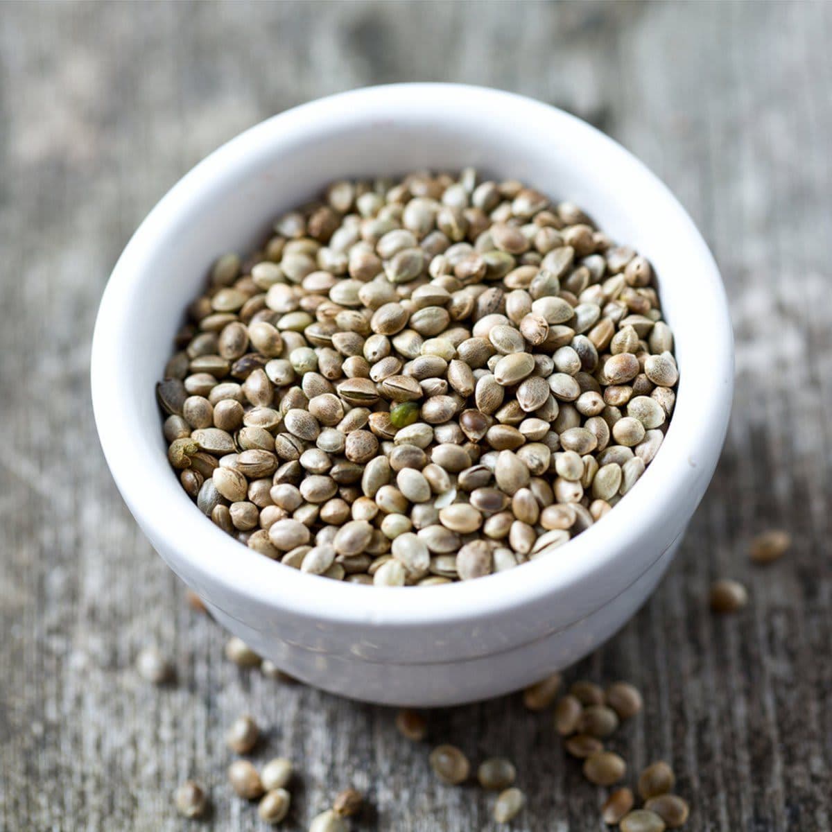 Semillas de hemp en una recipiente