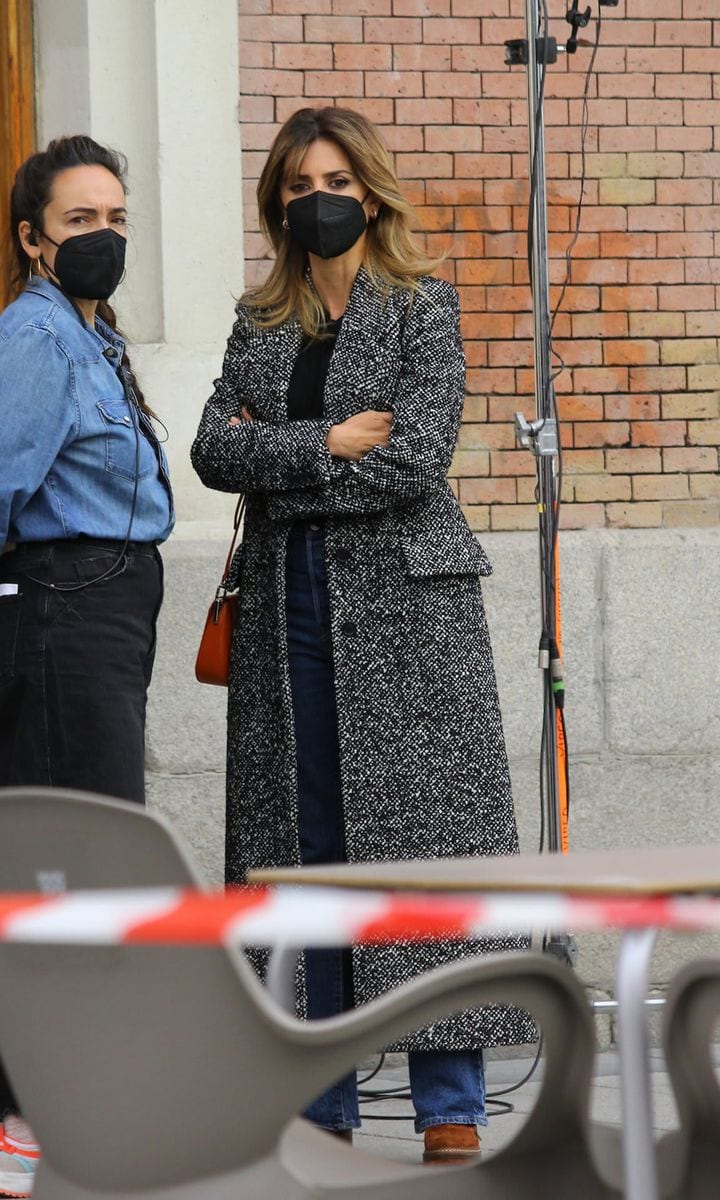 Penelope Cruz on set