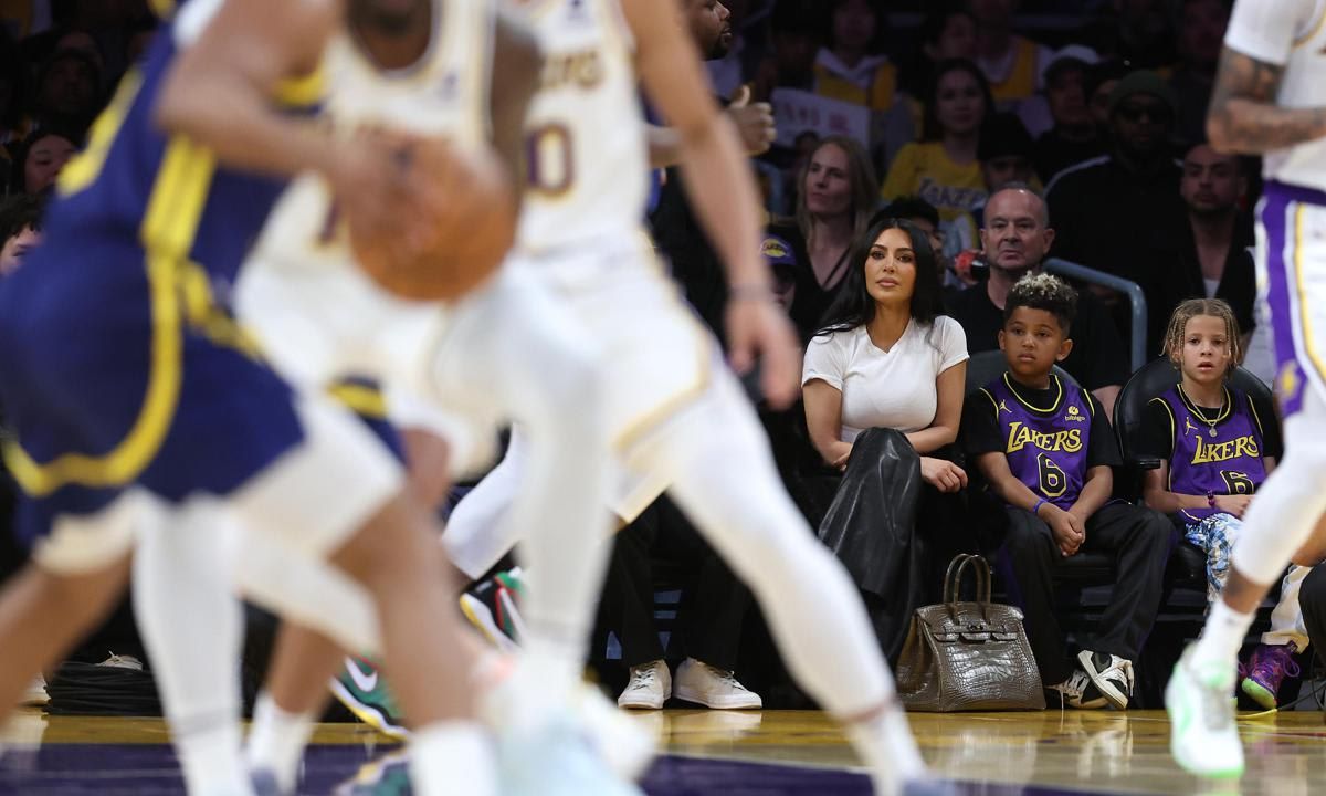 Golden State Warriors v Los Angeles Lakers