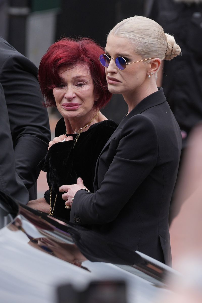Kelly Osbourne honors Ozzy with a touching tribute at his funeral