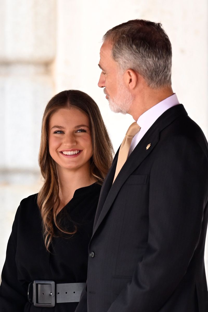 Leonor's understated styling allowed the significance of the meeting with Pope Leo XIV to take center stage.