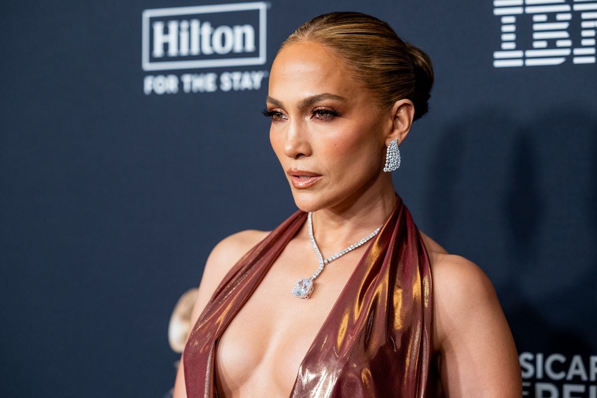Jennifer Lopez is unrecognizable after glam transformation: Fans confuse her with another pop star