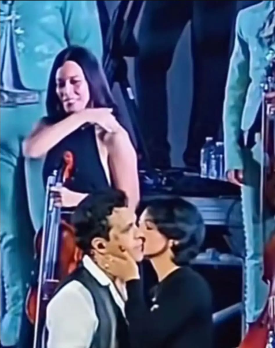 Social media has focused its attention on Esmeralda Camacho's body language during Ángela and Christian's kiss. Since then, all sorts of theories have emerged.