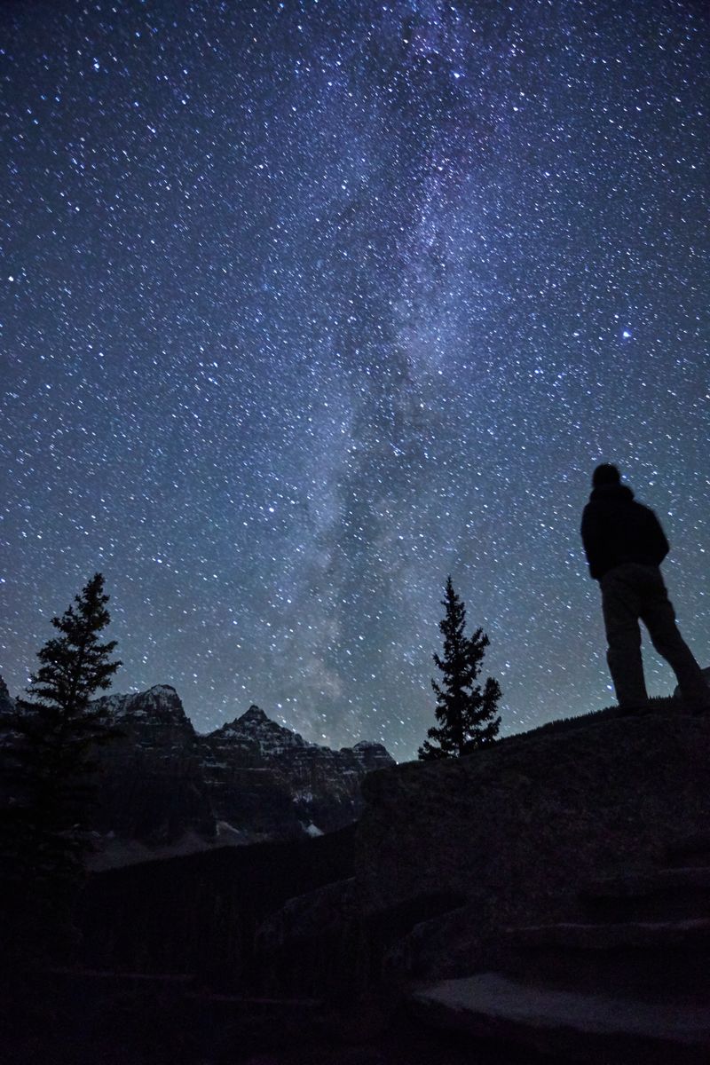 Star bathing offers the opposite experience. Finding a dark location away from city lights can create a powerful sense of stillness.