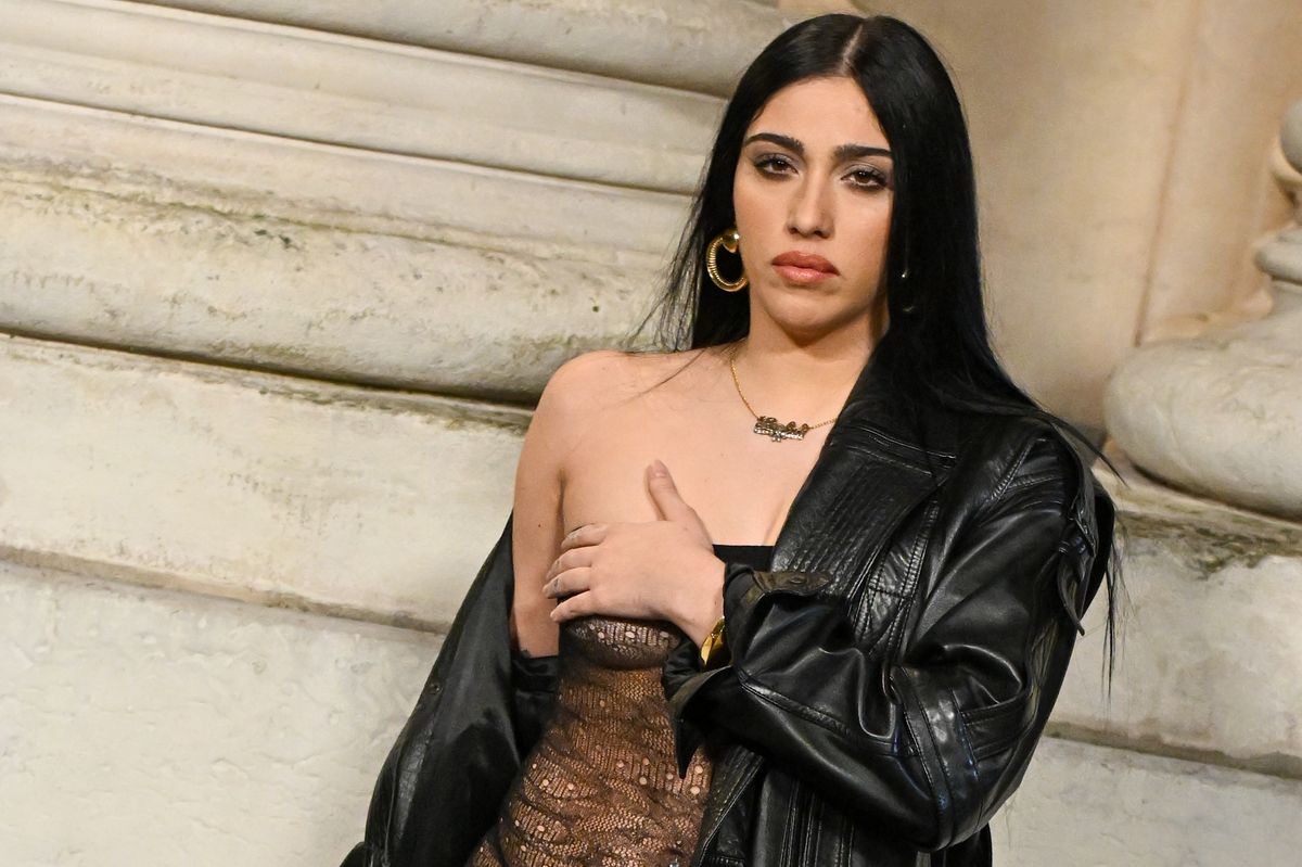 Lourdes Leon en el espectáculo de la Semana de la Moda de Saint Laurent Paris