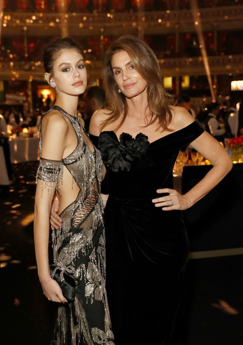  Kaia Gerber and Cindy Crawford attend The Fashion Awards 2018 In Partnership With Swarovski at Royal Albert Hall on December 10, 2018 in London, England.  (Photo by John Phillips/BFC/Getty Images)