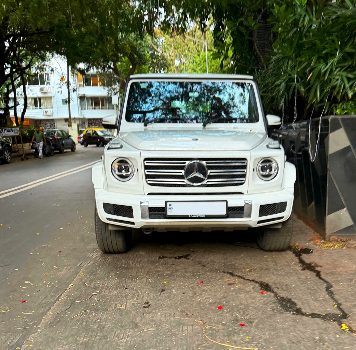  Happy's car is a Mercedes G400d