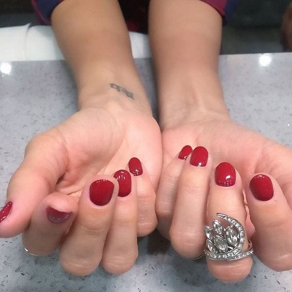 Jessica Alba
<br>
Instagram: @jessicalba