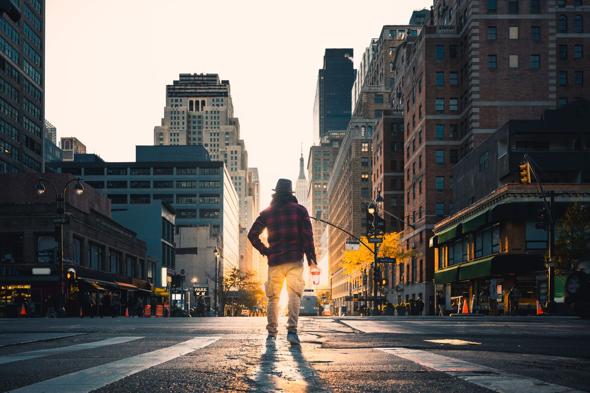 On Sunday, August 10th, New York City said goodbye to its last 8:00 PM sunset of 2025. Sunrise that day hit at 6:01 AM, giving us nearly 14 full hours of daylight, a perfect excuse to drag yourself out of bed early and soak it all in.