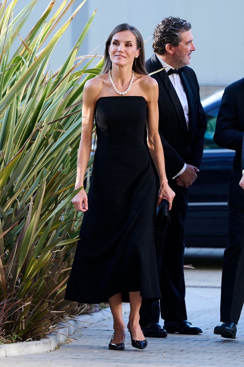 MADRID, SPAIN - JULY 08: Queen Letizia of Spain attends the 105th edition of the ABC Journalism awards at the Espacio ABC on July 08, 2025 in Madrid, Spain.  (Photo by Carlos Alvarez/Getty Images)