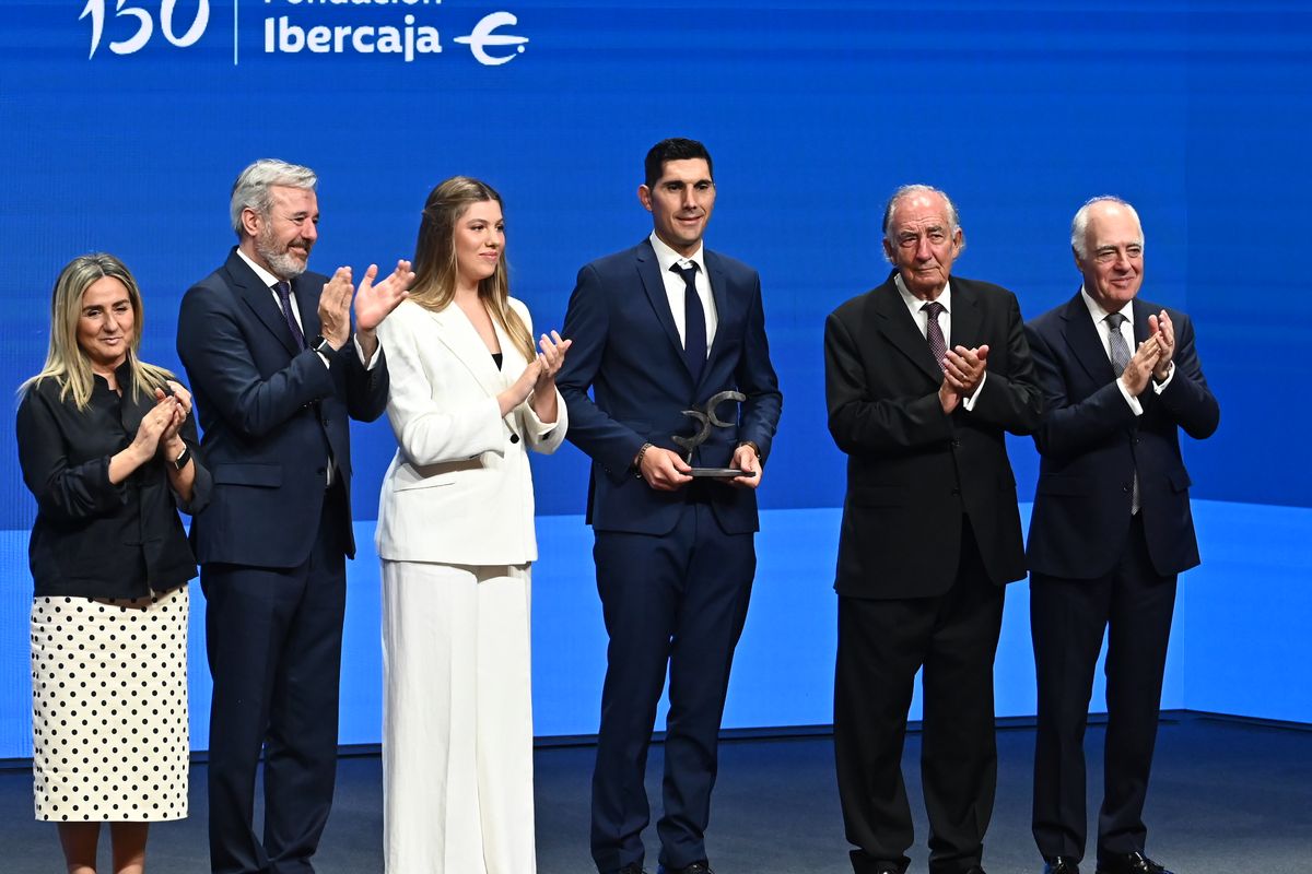 Sofía presides over the inaugural Docentes Referentes awards before addressing the audience for the first time in an official capacity.
