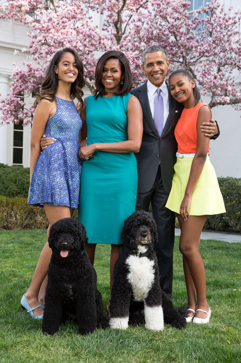 President Barack Obama, First Lady Michelle Obama, and daughters Malia (L) and Sasha (R) pose for a family portrait with their pets Bo and Sunny in the Rose Garden