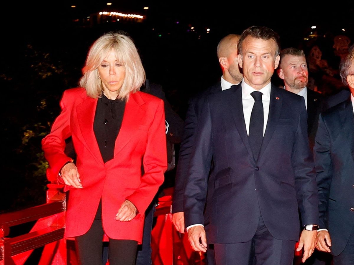 Viral Moment: Brigitte Macron’s Gesture Toward Emmanuel Macron Explained