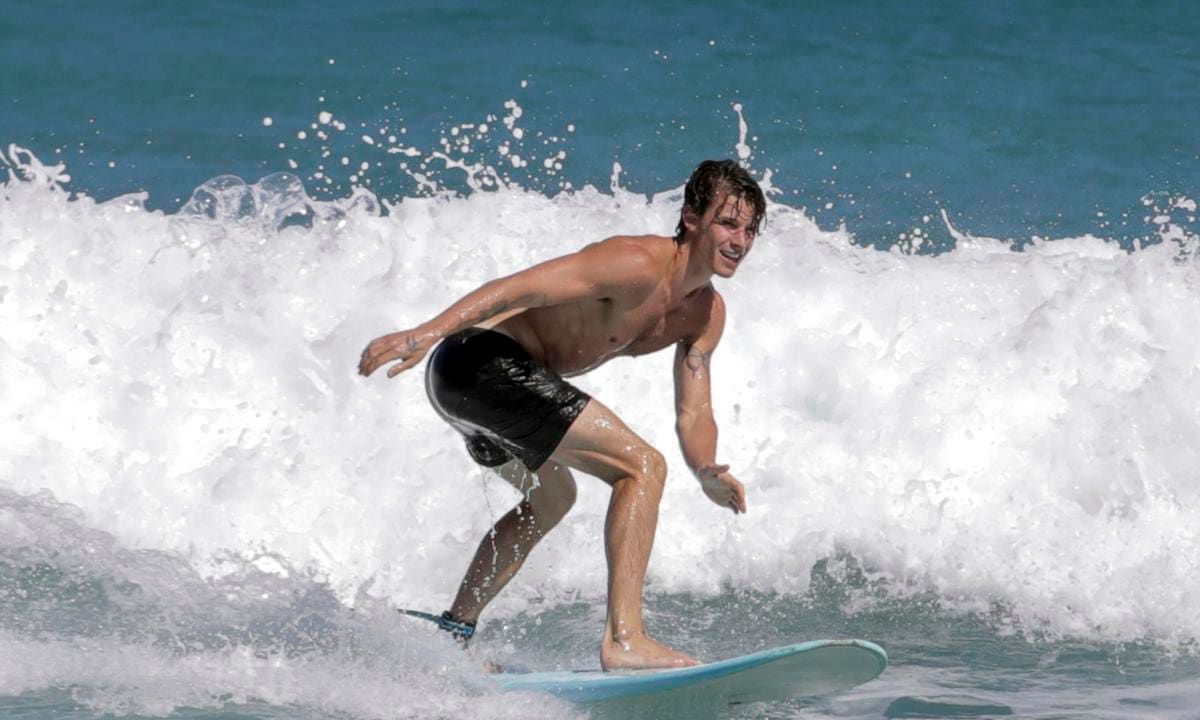Shawn Mendes in Hawaii