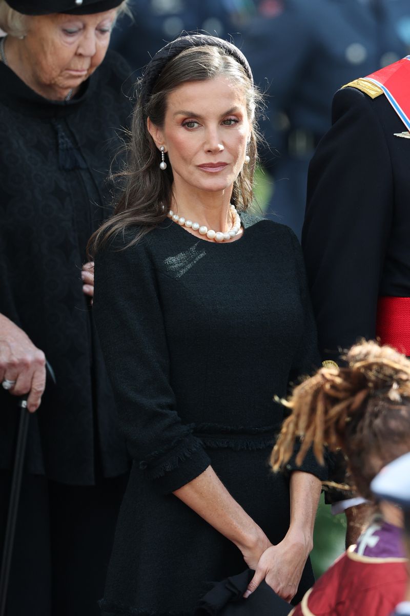 Queen Letizia wore Queen Victoria Eugenia’s historic 37-pearl necklace for the late Norwegian monarch’s funeral.