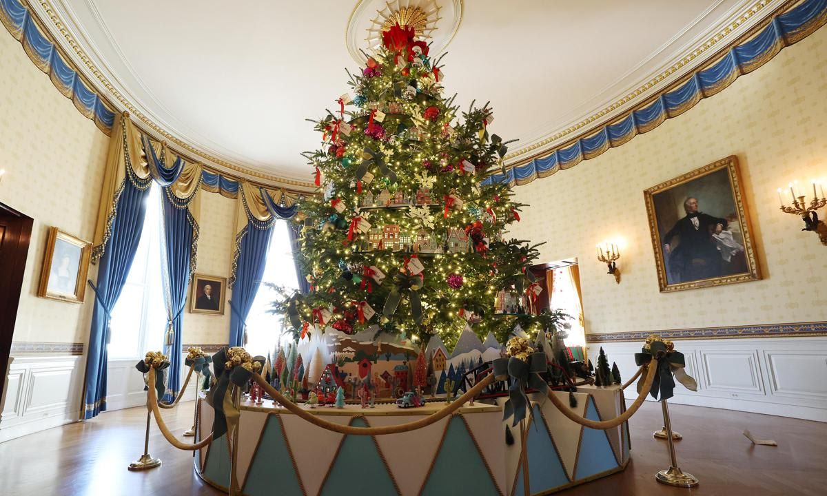 White House Previews This Season's Holiday Decorations