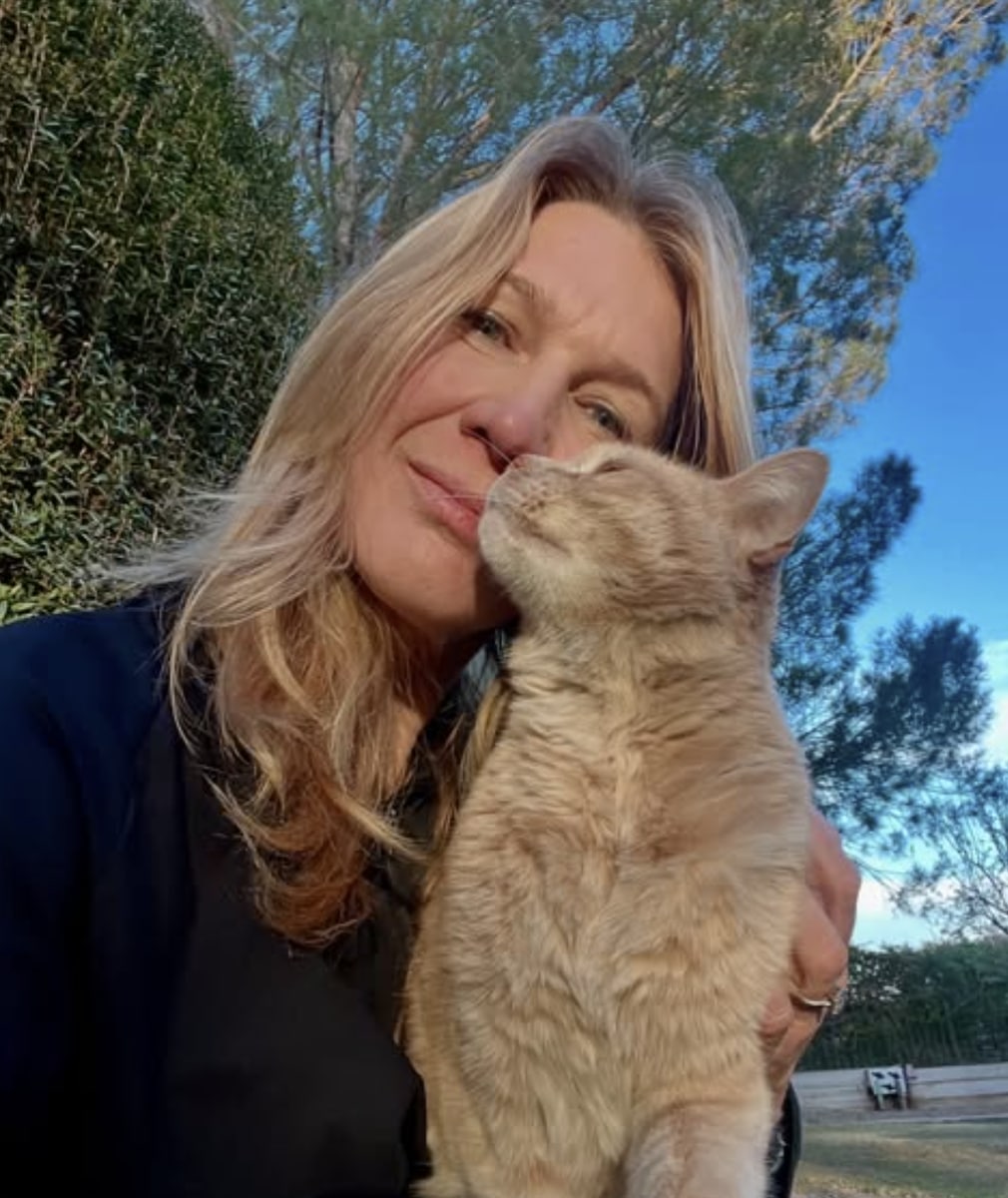 Agassi shared a photo of Steffi Graf and their cat enjoying the outdoors