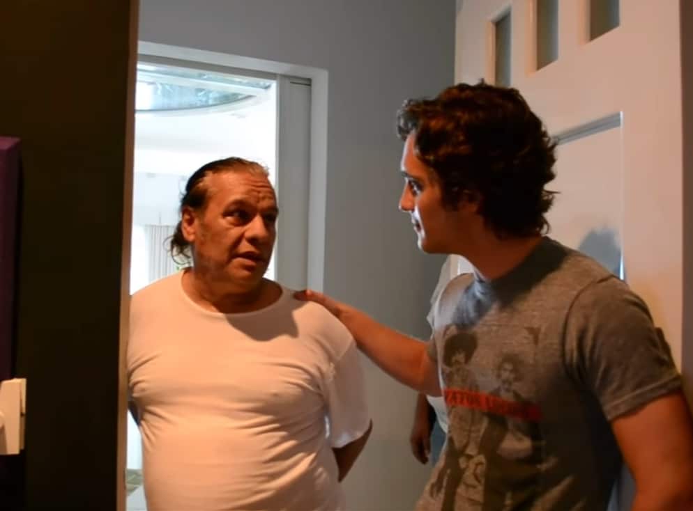 The footage reveals Juan Gabriel’s kindness as he thanks Diego for coming to the studio. 