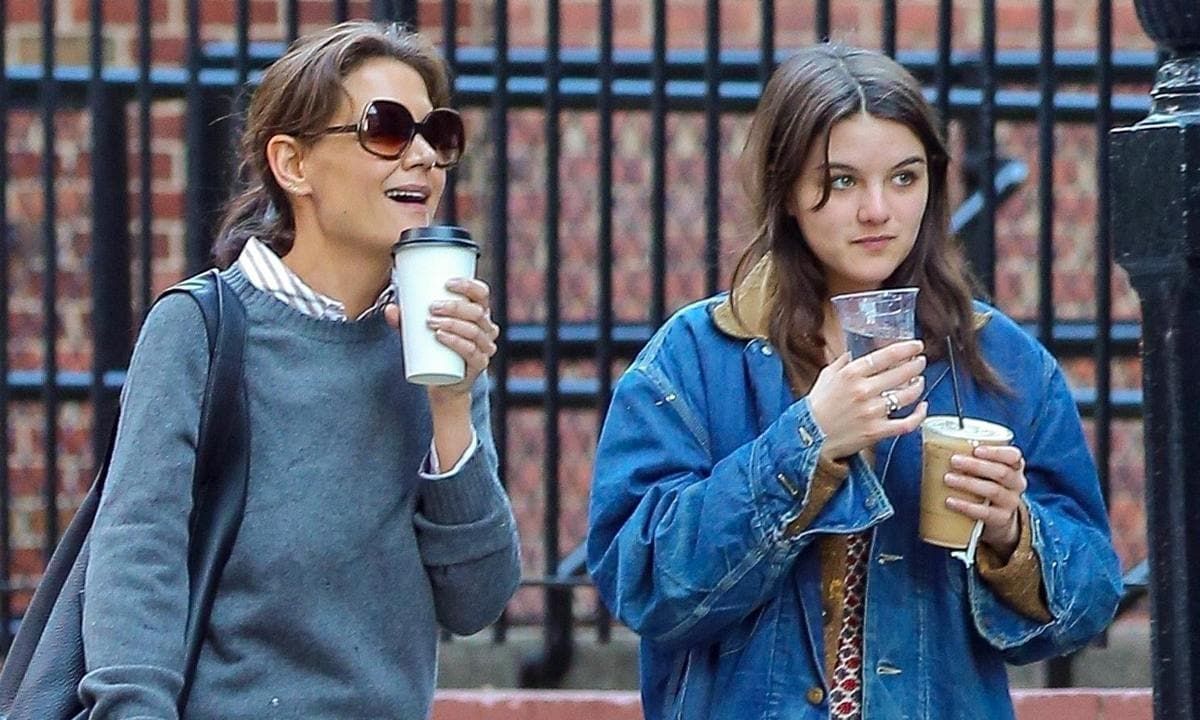 Tom Cruise is all smiles in helicopter ride while Katie Holmes drops
