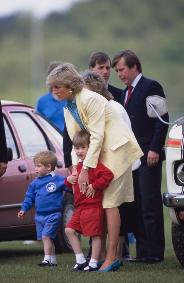 El enfoque práctico de Diana en la crianza de los hijos desafió muchas tradiciones reales de larga data.