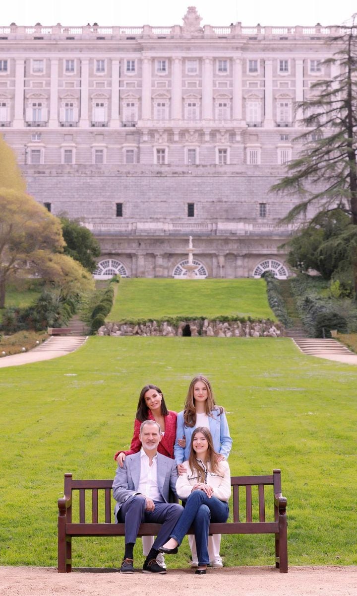 The new pictures of the family of four were taken in the gardens of the Royal Palace.