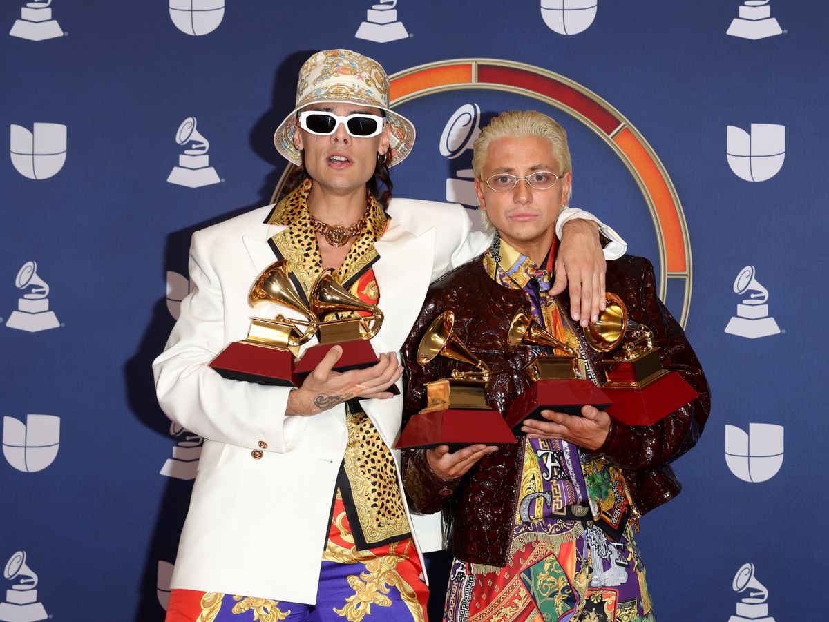 After a triumphant night at the Latin Grammys in Las Vegas, where they walked away with five awards, Argentine duo Ca7riel and Paco Amoroso found themselves in the middle of an unexpected scandal.