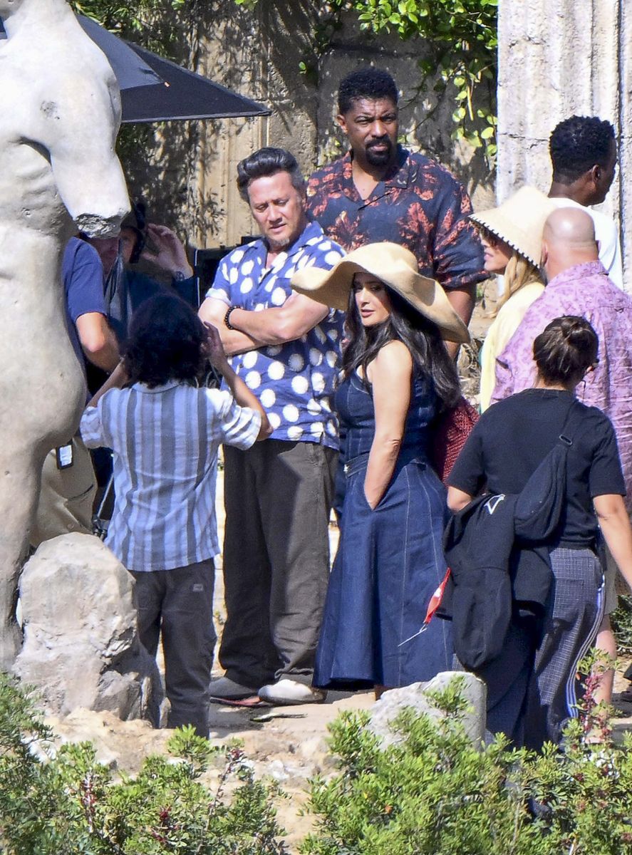 The 60-year-old Hollywood actress looked effortlessly glamorous as she joined her co-stars at Cala Moresca in Golfo Aranci, transforming the picturesque Italian coastal location into a lively film set filled with laughter, music and playful antics.

