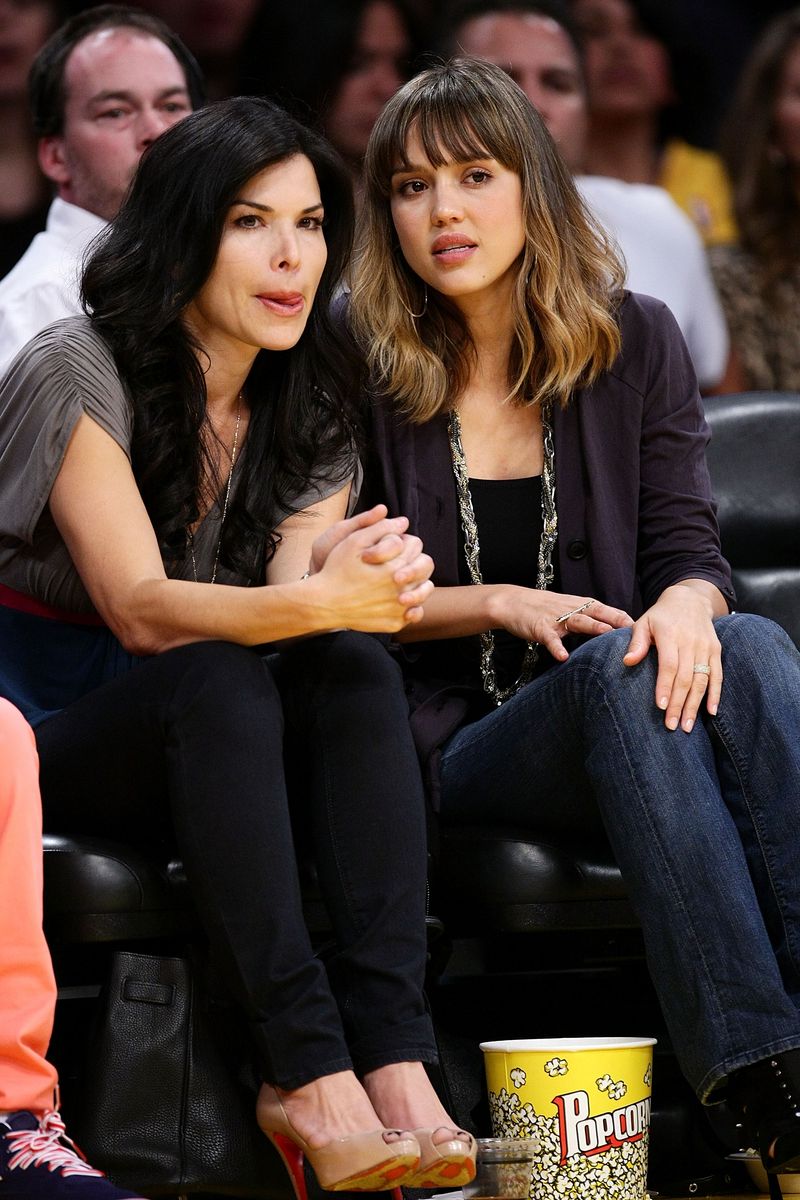 Lauren Sanchez (L) and Jessica Alba (R) attend the Los Angeles Lakers vs Houston Rockets game at Staples Center on April 3, 2009 in Los Angeles, California.  (Photo by Noel Vasquez/Getty Images)