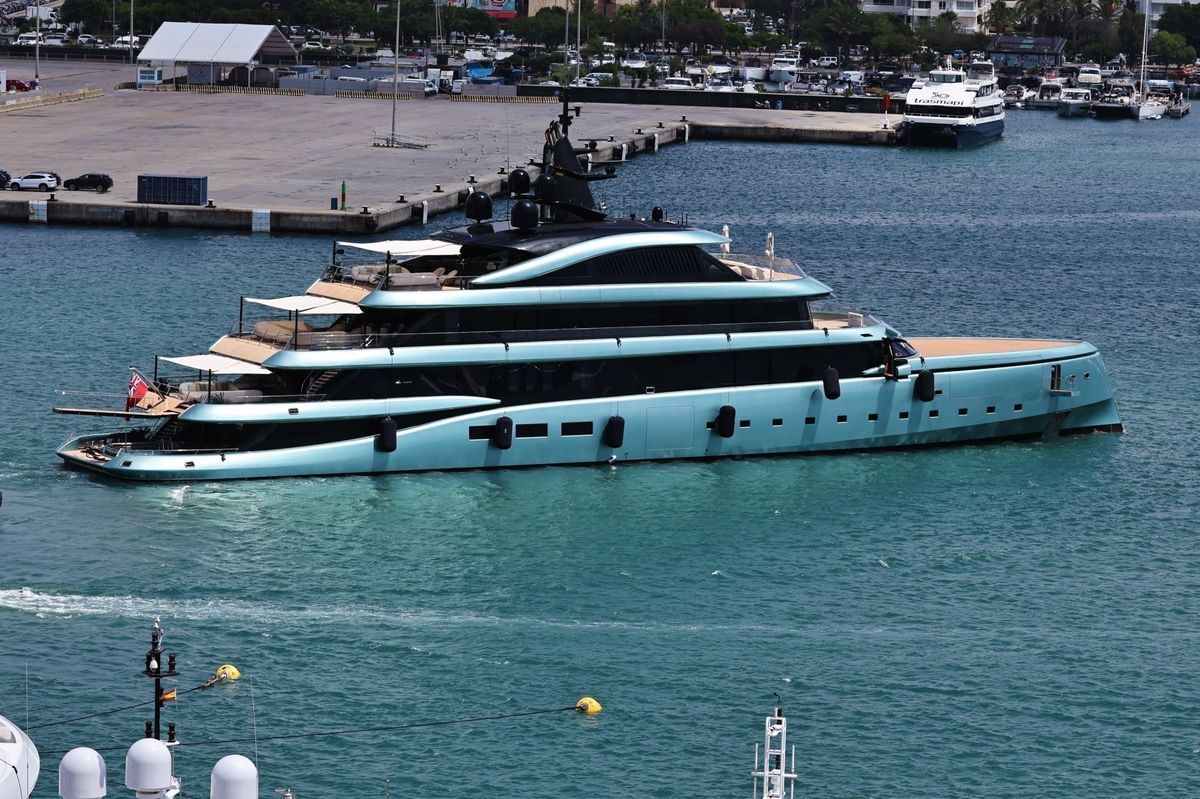 

Tom Brady enjoys a sun-soaked afternoon in Ibiza, spotted testing his balance on a flyboard. The NFL star took to the water after a relaxed lunch with loved ones.