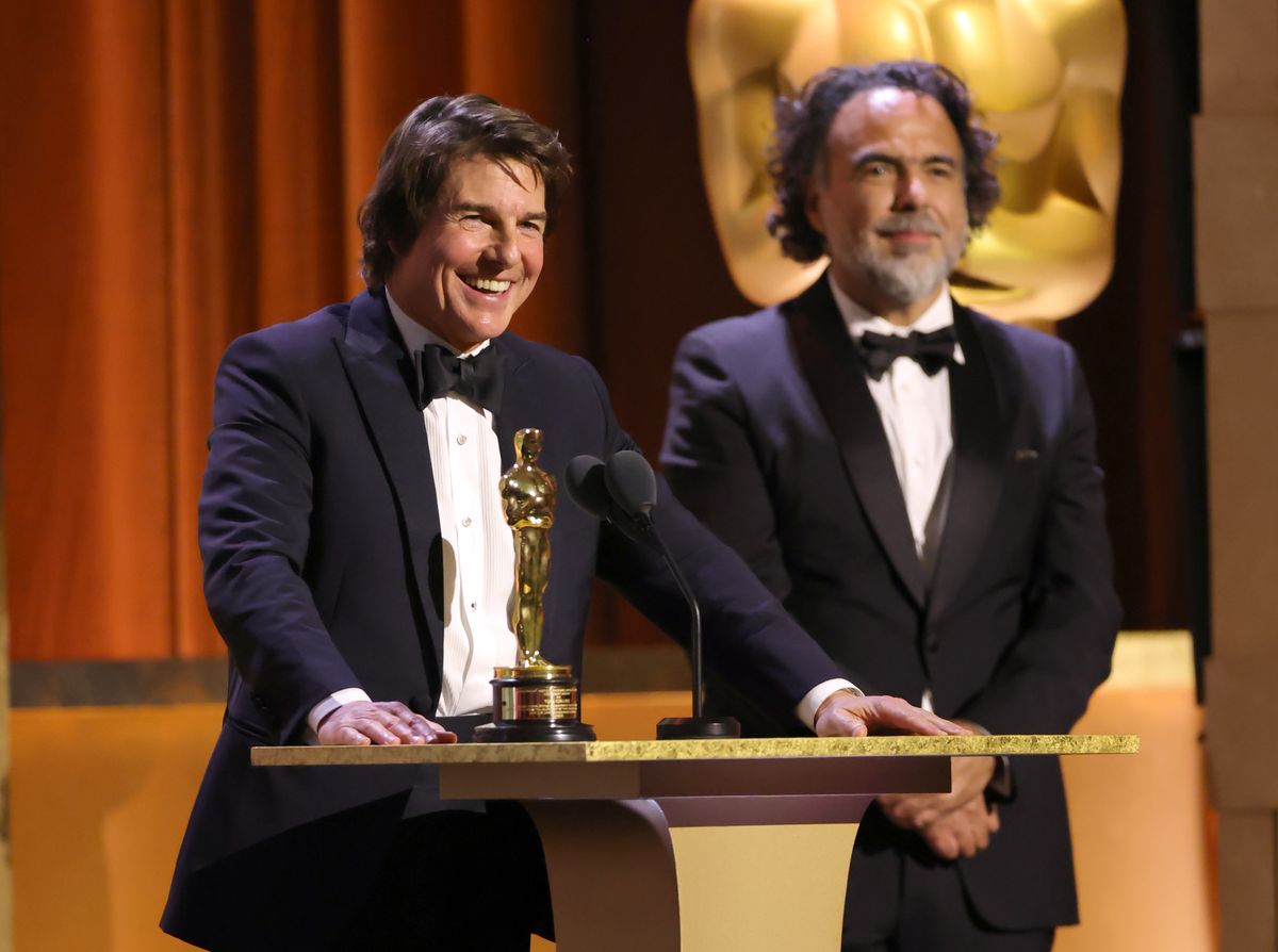 Tom Cruise accepts an Academy Honorary Award from Alejandro G. Iñárritu