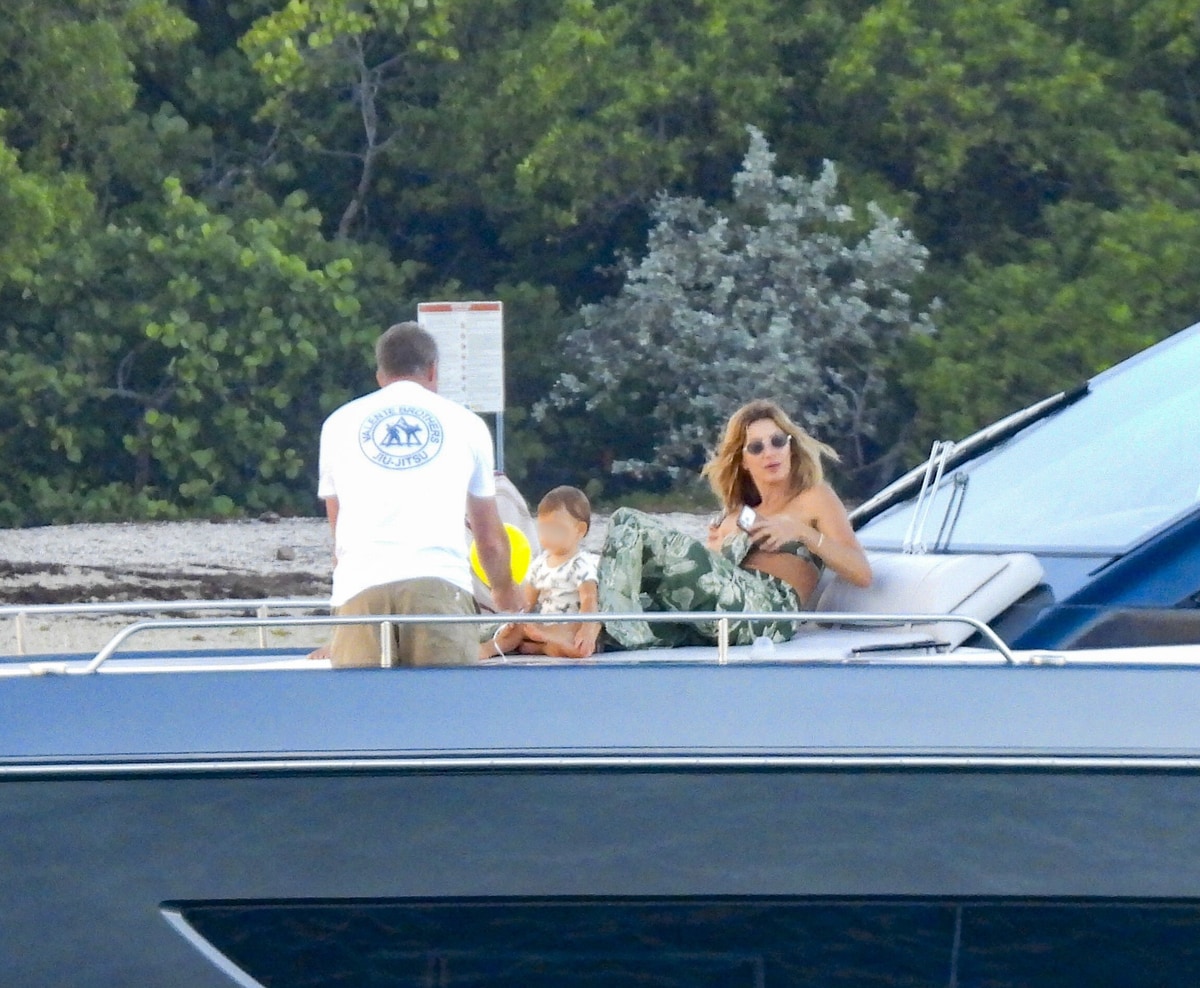 Gisele and her son were seen enjoying a yacht day