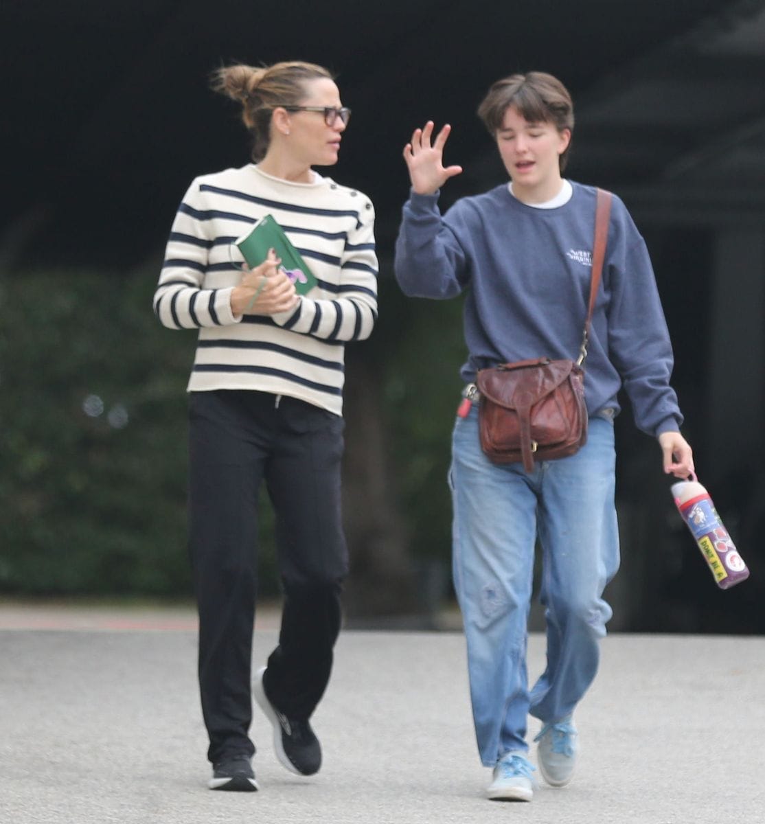 Garner wore a striped knit sweater with black pants and sneakers, while Fin opted for a blue sweatshirt, relaxed jeans, and light blue sneakers.