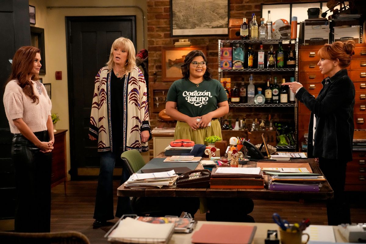 JoAnna Swisher Garcia as Kenzie, Melissa Peterman as Gabby, Belissa Escobedo as Isabella, Reba McEntire as Bobbie